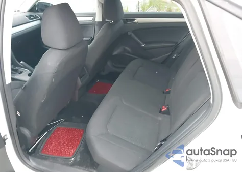 2018 Volkswagen Passat 2.0T R-Line/2.0T S z USA, uszkodzony, nr VIN 1VWAA7A37JC000769